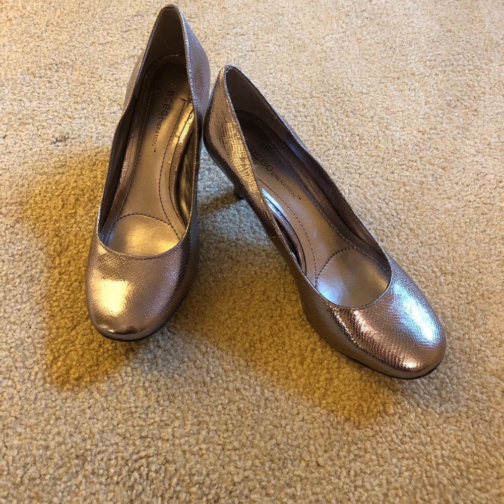 BCBGeneration silver pumps, never worn size 6.5